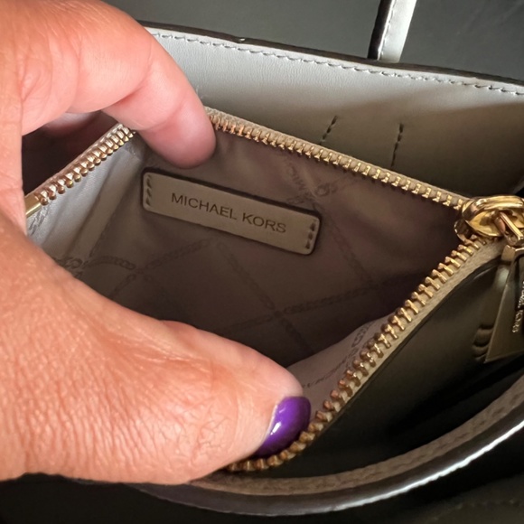 Micheal kors bag - Picture 11 of 14